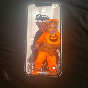 iPhone 12 64gb unlocked everything works perfect